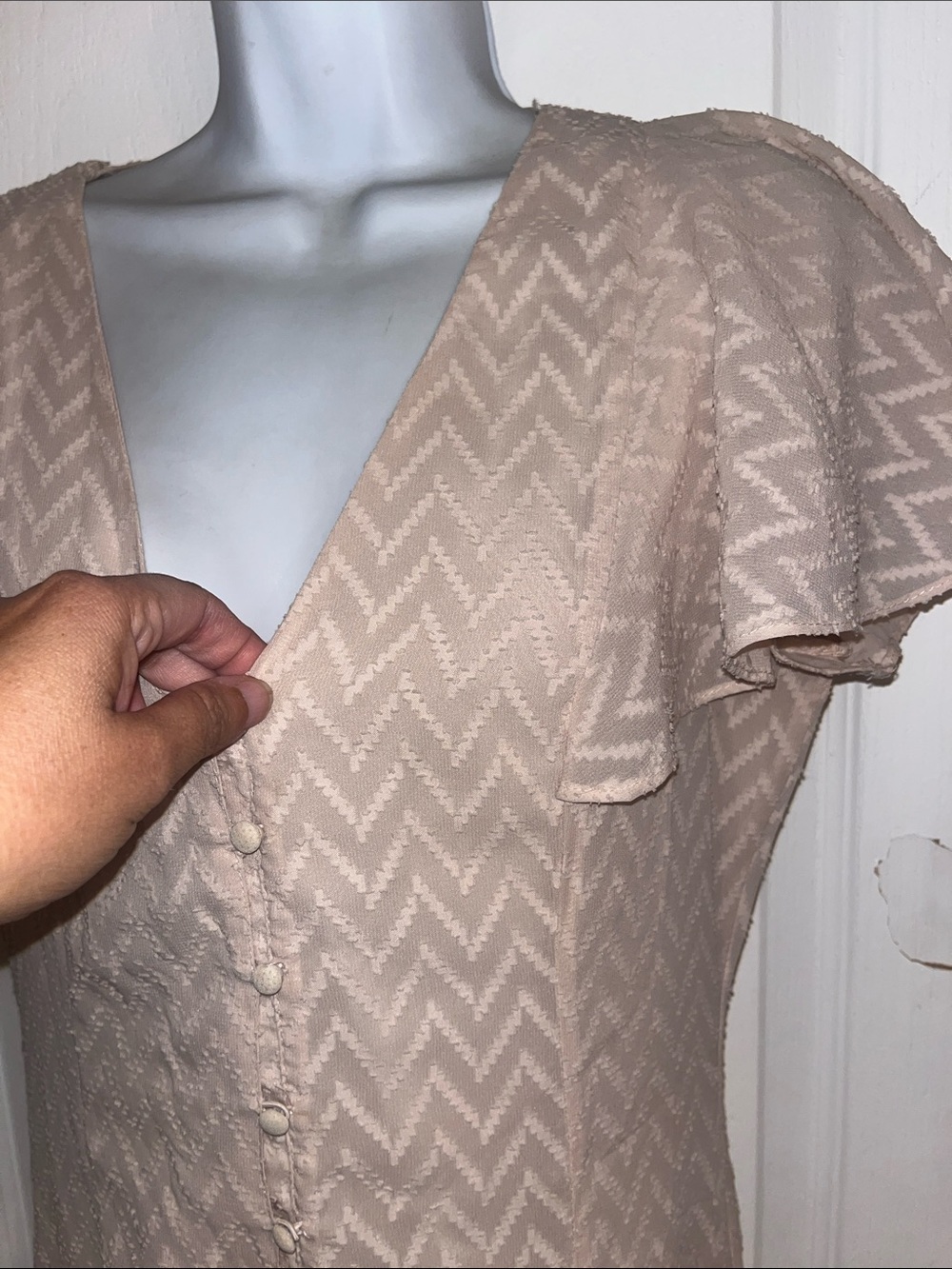 Zara blush pink chevron midi dress flutter sleeves, a button-front design - Picture 5 of 9